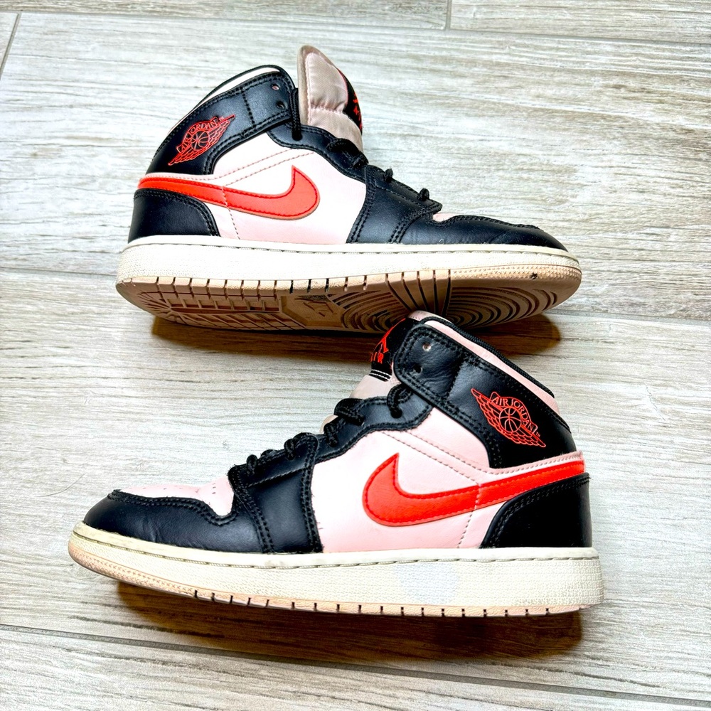 AIR JORDAN 1 Mid GS Crimson & Pink Size 3.5